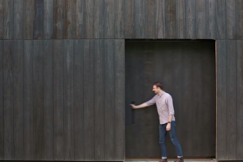 Accoya gevelbekleding met zwarte afwerking