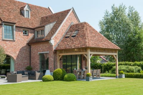 Eiken terrasoverkapping als landelijke aanbouw