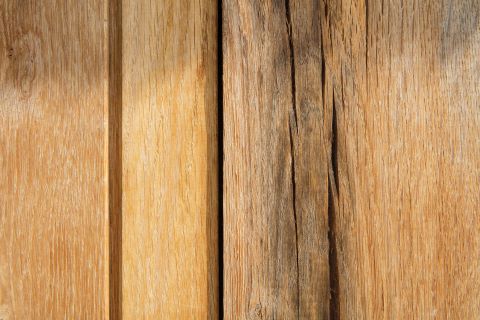 Gevelbekleding met eiken planchetten in combinatie met eiken balk Gevelbekleding met eiken planchetten in combinatie met eiken balk