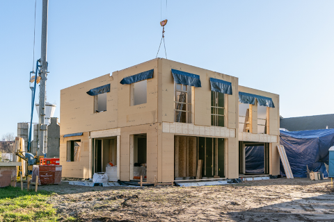 Houtskeletbouwwoning in opbouw te Knokke