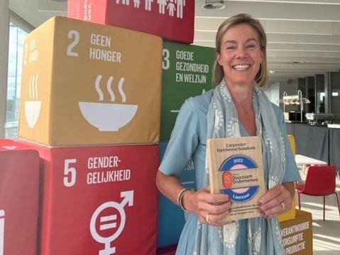 Heidi Carpentier neemt Voka Charter Duurzaam Ondernemen in ontvangst