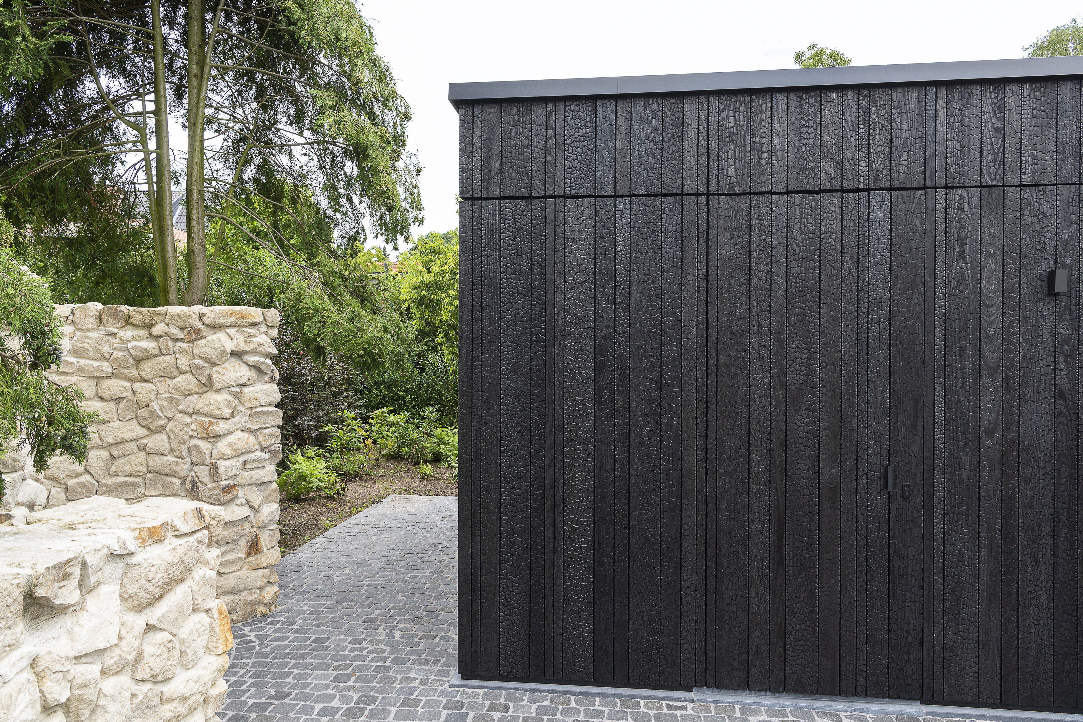 HOTwood essen gevelbekleding Plus line QC gebrand met ingewerkte deur