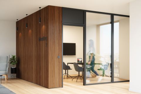 Kantoor afgewerkt met HOTwood Clear Pine Piano QC met zwarte strepen