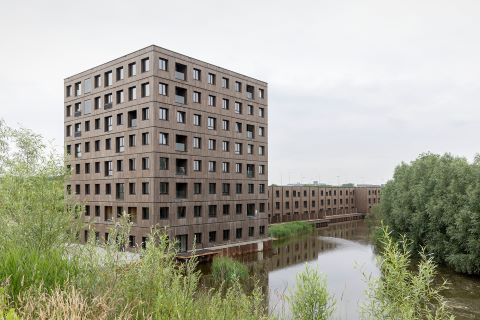 Switi project in Amsterdam met brandvertragende gevelbekleding in thermisch bamboe