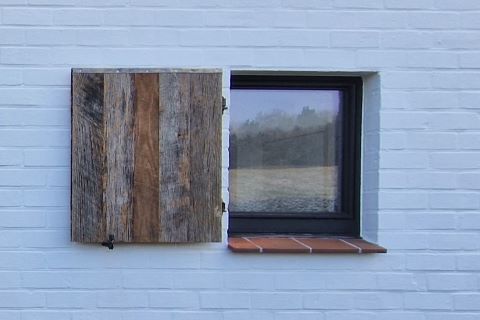 Origineel vensterluik in Europees eiken barnwood