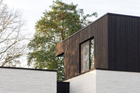 Moderne witte villa met optopping in hsb Moderne witte villa met optopping in hsb