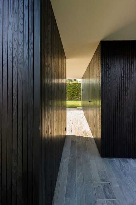Verticale gevelbekleding in zwart geolied thermisch essen Fine Line