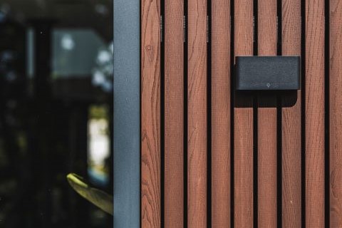 Houten gevelbekleding in trendkleur Bizon