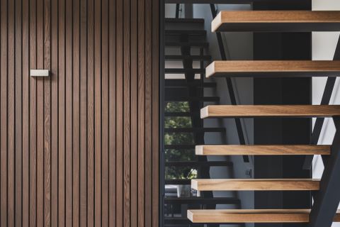 Houten wandbekleding geolied in trendkleur Bizon