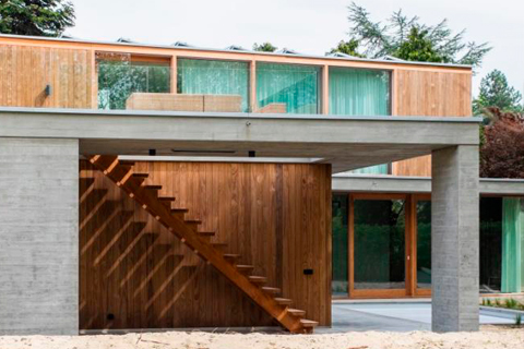 Villa met HOTwood clear pine gevelbekleding
