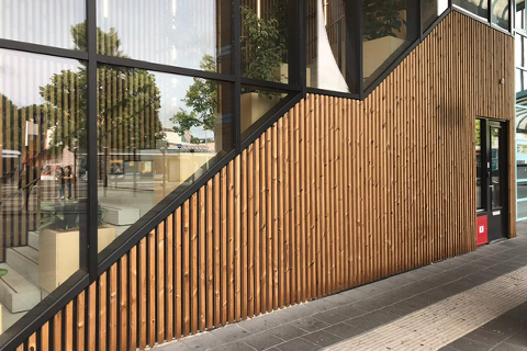 Station Groningen HOTwood pine gevelbekleding