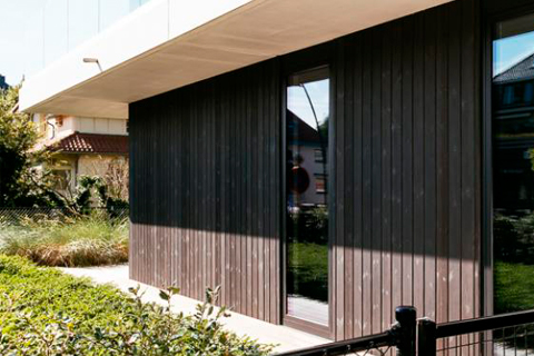 Aanbouw HOTwood naaldhout gevelbekleding