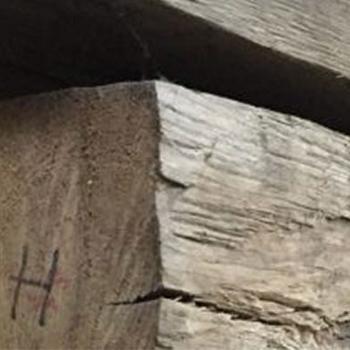 Oude eiken balken uit recuperatie