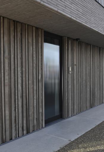 Houten gevelbekleding huisartsenpraktijk Meulebeke