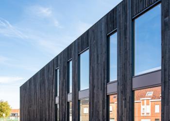 Barnwood gevelbekleding met zwarte afwerking