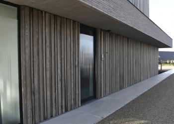 Houten gevelbekleding huisartsenpraktijk Meulebeke