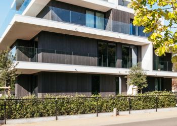 Gevelbekleding thermisch naaldhout zwart Residentie Villa Lynn Koksijde