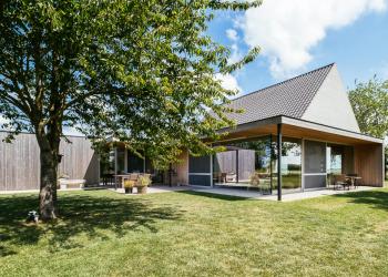 Houten aanbouw en omheining woning Ramskapelle  | Carpentier