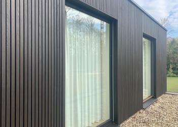 Thermisch essen gevelbekleding met zwarte afwerking 