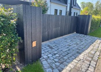Houten schuifpoort in gebrand HOTwood essen