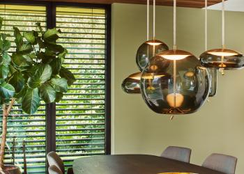 Verlichting mooi ingewerkt in houten plafond
