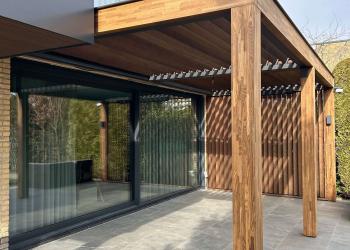 Terrasoverkapping met lamellendak op maat