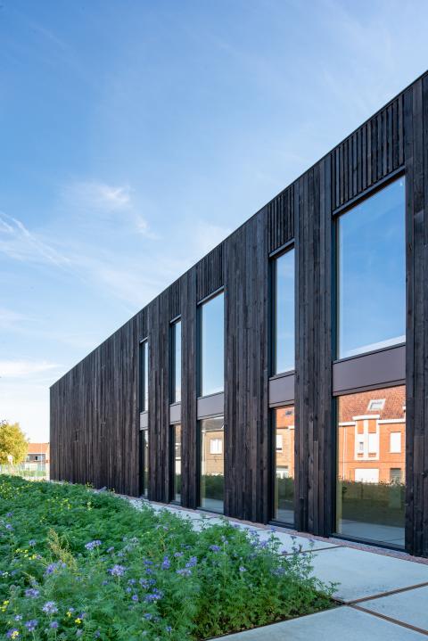 Barnwood gevelbekleding met zwarte afwerking
