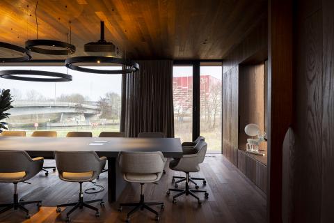 Houten vloer-, plafond- en wandbekleding kantoren Zoutman Roeselare