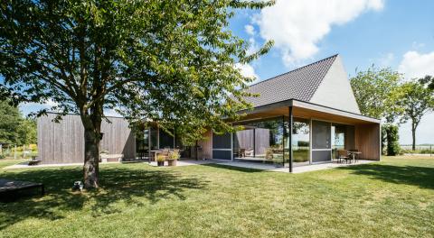 Houten aanbouw en omheining woning Ramskapelle  | Carpentier