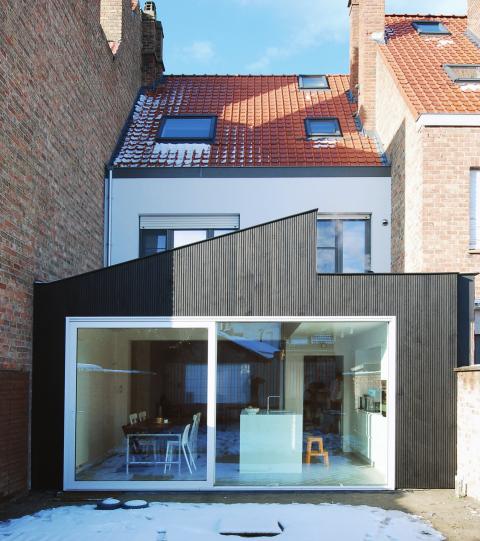 Houten gevelbekleding aanbouw Oostende | Carpentier