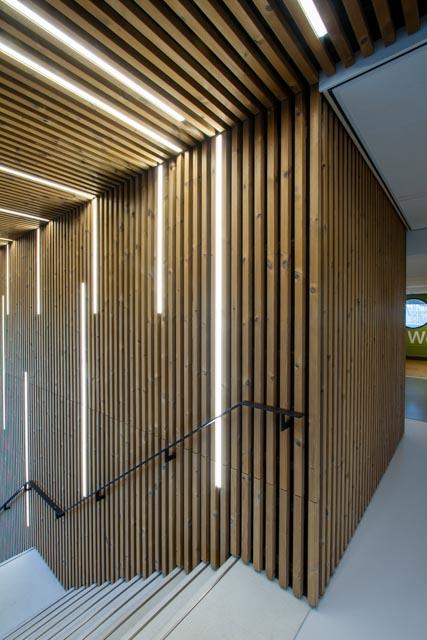 Houten gevelbekleding thermisch naaldhout station Groningen