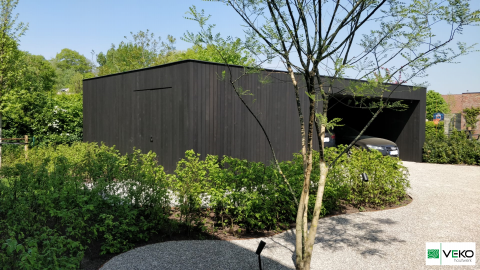 Moderne tuinberging & carport met zwarte afwerking
