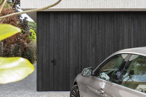 Gevelbekleding in gebrand hout woning Schilde