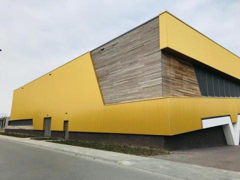 Holzfassade Sporthalle Zwolle - HOTwood Esche Doppelrhombus