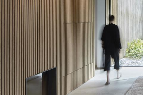 Houten wand in woonkamer