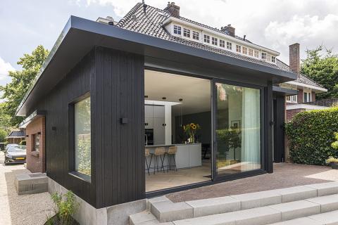 Houten aanbouw woning HOTwood naaldhout Plus line QC zwart geolied
