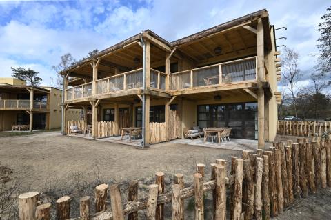 Safarihotel Beekse Bergen deels opgetrokken in HSB en eiken balken