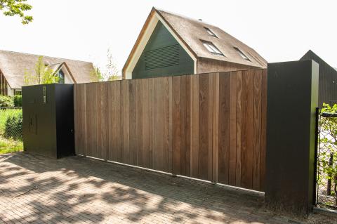 Houten schuifpoort in HOTwood essen Plus line QC