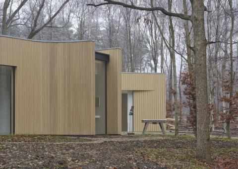 Accoya gevelbekleding gaat mooi op in de natuurlijke omgeving
