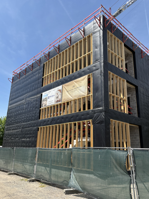 Hybride bouwproject met prefab houtskeletelementen van Carpentier