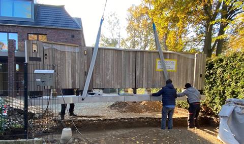 Plug-and-play houten draaipoort kant-en-klaar geleverd