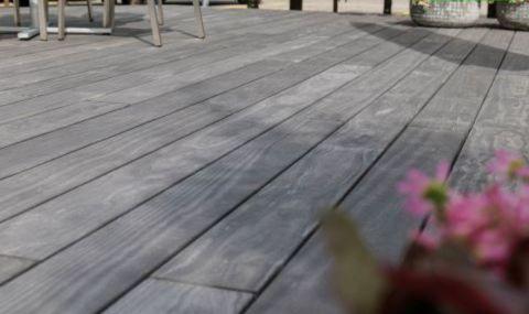 Houten terras met Accoya Color Grey terrasplanken