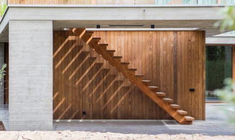 Verticale open gevelbekleding in thermisch Clear Pine