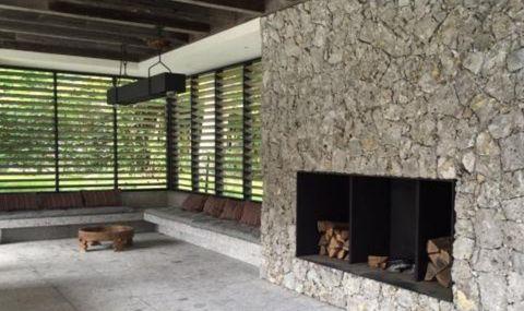 Elegante shutters op maat in eik als zonwering
