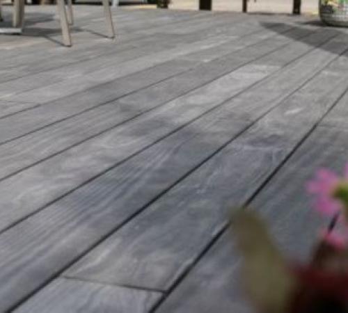 Houten terras met Accoya Color Grey terrasplanken