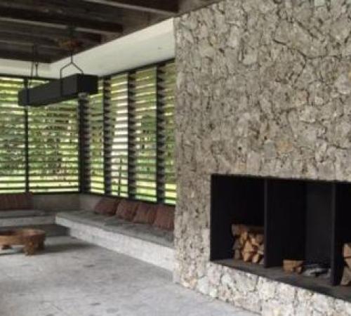 Elegante shutters op maat in eik als zonwering