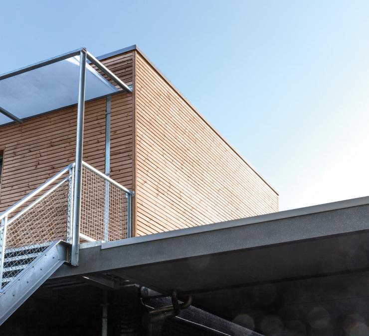 Houten gevelbekleding school Eke