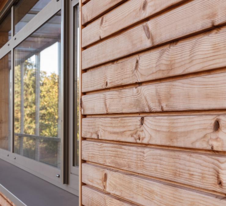 Houten gevelbekleding school Eke