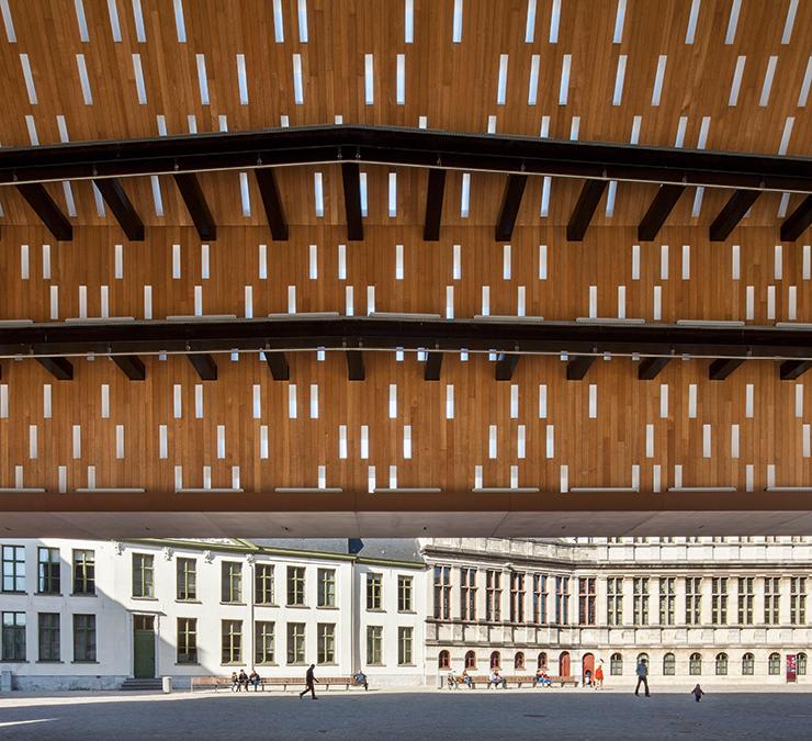 Eiken dakbeschot stadshal Gent