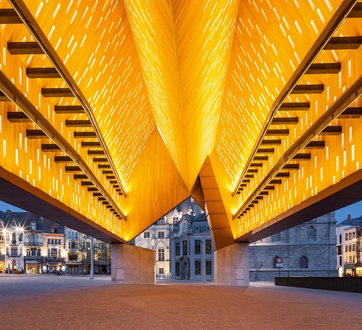Eiken dakbeschot stadshal Gent
